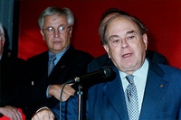 Pujol, junto a José María Aznar, en julio de 1996.