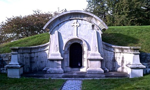 Delafield Family Mausoleum (close-up)