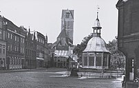 The Wismar Wassertor [de] (left, 1907) and the Wismar Wasserkunst [de] (right, c. 1909)