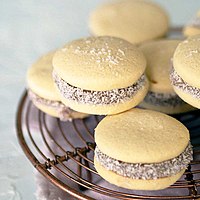 Home-made alfajores made with cornstarch and dulce de leche