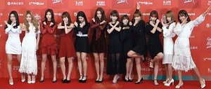 Iz*One at the 33rd Golden Disc Awards in 2019 (From left to right: Hyewon, Chaeyeon, Minju, Hitomi, Eunbi, Wonyoung, Sakura, Nako, Yuri, Chaewon, Yena, Yujin)