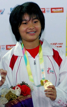 Li with gold medal at the 2008 Commonwealth Youth Games medal ceremony