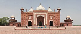 The main gateway (darwaza)