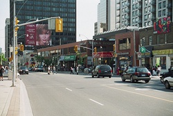 The view looking south down Yonge Street toward St. Clair Avenue in Deer Park, 2003