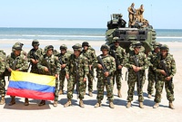 Infantes de la Marina de Colombia durante un ejercicio militar en conjunto con el Cuerpo de Marines de los Estados Unidos en territorio estadounidense.