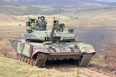 M-84AS1 (left) and M-84AS2 (right) on military maneuvers Sadejstvo 2020 at Pešter.