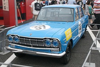 N.º 39 Prince Skyline 2000GT de carreras (S54R) que logró el 2.º puesto en el GT-11 de 1964 en el Circuito de Suzuka, conducido por Yoshikazu Sunako.[15]​