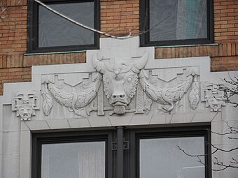 American reinterpretation of festoons inspired by Pre-Columbian art on The Cliff Dwelling (Riverside Drive no. 243), New York City, designed by Herman Lee Meader, 1914-1916