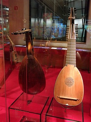 Lutes by Matthäus Büchenberg, 1613 (left) and by Matteo Sellas, 1641 in Museu de la Música de Barcelona