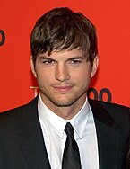 Ashton Kutcher, conocido por papeles en filmes de comedia, interpretó su primer papel dramático en El efecto mariposa como Evan Treborn.[7]​ Además fue productor ejecutivo del filme.[8]​