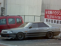 Nissan Skyline berlina (1985 a 1987) tuneado