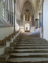 A staircase leads from the cathedral (right) to the chapter house and the Chain Gate which gives access to Vicars Close.