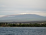 Mauna Kea es el volcán más alto de la cadena de montes submarinos Hawái-Emperador. Alrededor de su cima se han emplazado numerosos conos de ceniza.