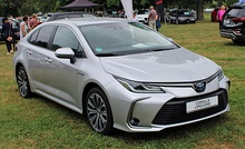 2019 Corolla Hybrid saloon (ZWE211, international)