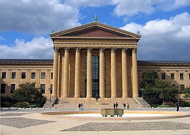 Neoclassical polychrome Corinthian columns, entablature and pediment of the Philadelphia Museum of Art, Philadelphia, US, by Horace Trumbauer and Zantzinger, Borie & Medary, 1933[29]