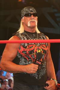 Hulk Hogan (Izquierda) y Eric Bischoff (Derecha) trabajaron en el desarrollo creativo de TNA, de 2010 - 2013.