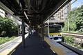 Chuo-Sobu Line platforms, 2020. The bypass tracks on the right are for rapid trains.