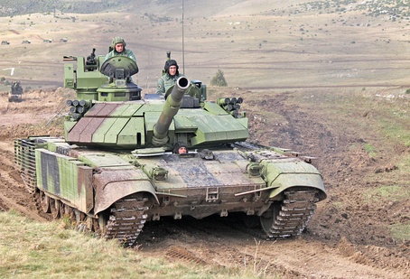 M-84AS1 (left) and M-84AS2 (right) on military maneuvers Sadejstvo 2020 at Pešter.