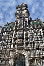 El Palacio Barolo, una de las edificaciones estilo art nouveau más reconocidas. Fue en su momento el edificio más alto de Sudamérica.