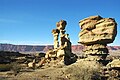 Sol, olivos y vides dibujan el paisaje de la provincia de San Juan (en la foto se observa "El Submarino", una de las abundantes geoformas de Ischigualasto o Valle de la Luna).