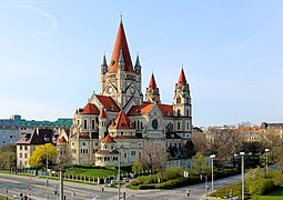 Iglesia de Francisco de Asís en Viena, de V. Lunts (1900-1913)