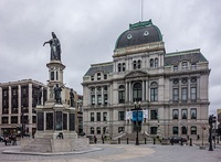 Market Square was the center of civic life in the 19th century, and Market House was home to the city council before Providence City Hall was built.[24]