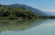 El río Drava cerca de Kamering.