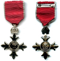 Obverse (left) and reverse of the MBE badge and riband (civil division)