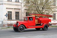 Пожарный автомобиль на базе ЗИС-5 на параде в г. Барнауле, 2016 г.