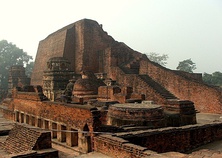 Nalanda, considerada una de las primeras grandes universidades de la historia, alcanzó su apogeo con los Pala