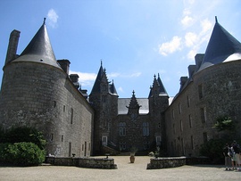 Château Kergrist, in Ploubezre