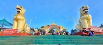 The Gate of KyaiktiYoe Pagoda (ဆံ‌ေတာ်ရှင်ကျိုက်ထီးရိုးစေတီ‌ေတာ်၏မုခ်ဝ)