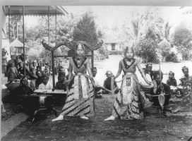 A gamelan ensemble and Dance show party for the regent of Preanger (Now Parahyangan) West Java, between 1880 and 1920