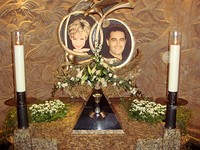 Memorial in Harrods Department Store to Diana and Fayed