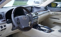 2006 Lexus LS interior (original)