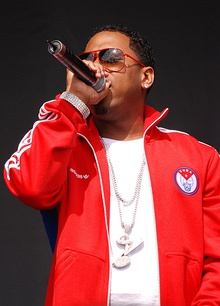 Bobby V performing in 2007