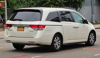 Facelifted Honda Odyssey LX and SE