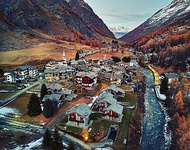 Typical Alpine houses in Rhêmes-Notre-Dame (left) and Valtournenche (right)