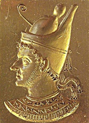 Bust of Ptolemy I Soter (left) wearing a diadem, a symbol of Hellenistic kingship. Ring of Ptolemy VI Philometor (right) as Egyptian pharaoh. Both pieces in the Louvre Museum.