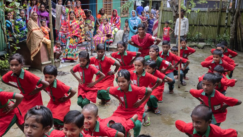 Students participate is school activities at a school in Bangladesh. Photo: Dominic Chavez/World Bank