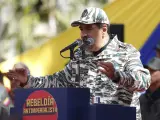 El presidente de Venezuela, Nicolás Maduro, habla durante un mitin para conmemorar el 22º aniversario del regreso al poder del fallecido presidente Hugo Chávez tras un fallido intento de golpe de Estado, en Caracas, Venezuela, el sábado 13 de abril de 2024.