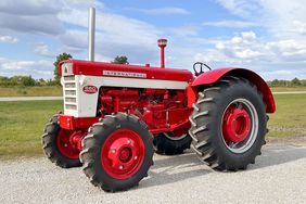 IH 660 tractor