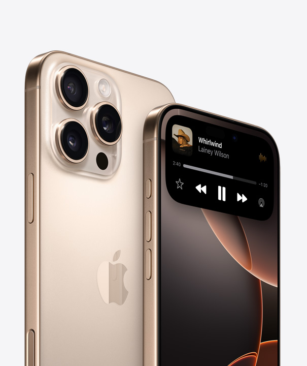 Partea din spate a unui iPhone 16 Pro pe Titan alb, prezentând obiectivele camerei, în spatele altui iPhone Pro, evidențiind Dynamic Island pe afișajul ecranului.