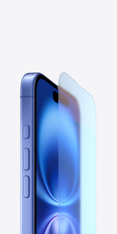 Vue de trois quarts d’un boîtier d’iPhone 16 en aluminium de calibre aérospatial bleu outremer, avec le Ceramic Shield durable montré séparé de l’iPhone.