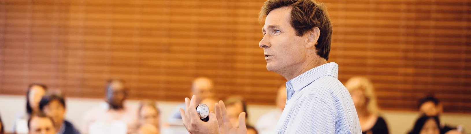 Steve Callander teaching students at Stanford GSB