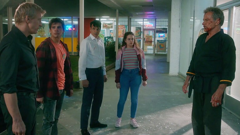 William Zabka, Xolo Maridueña, Ralph Macchio, Mary Mouser nad Martin Kove on Cobra Kai.