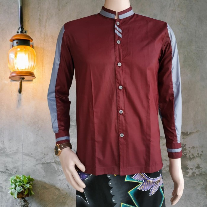 Kombinasi Baju Merah Maroon