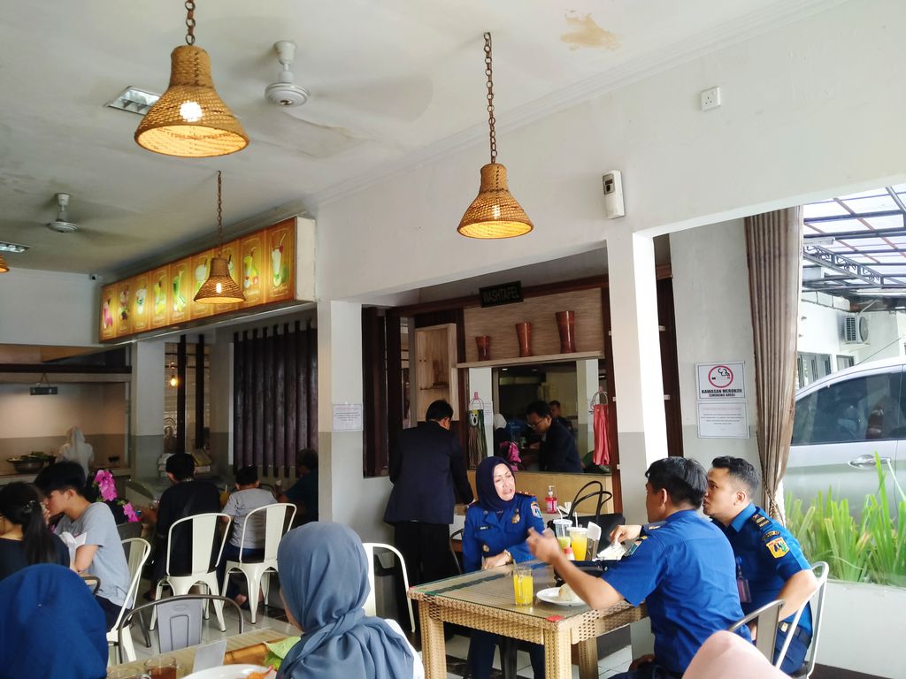 Rumah Makan Ampera Terdekat