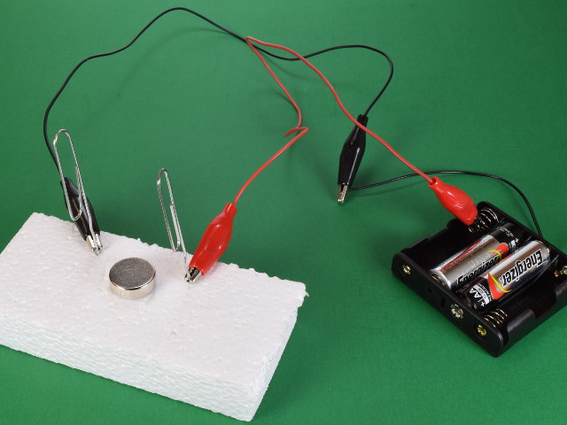 Connecting batteries to paper clips