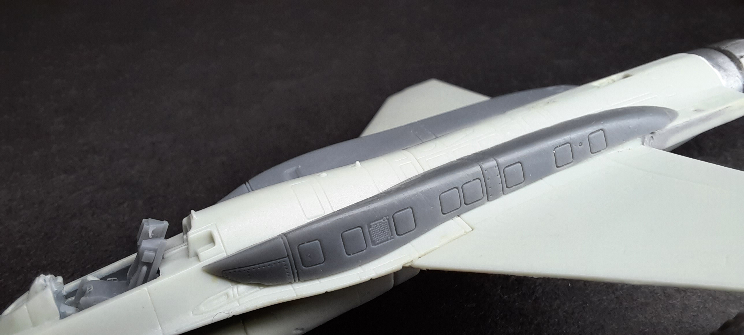 Conformal fuel tank CFT for F-16 (2 pcs), for Revell | HLJ.com